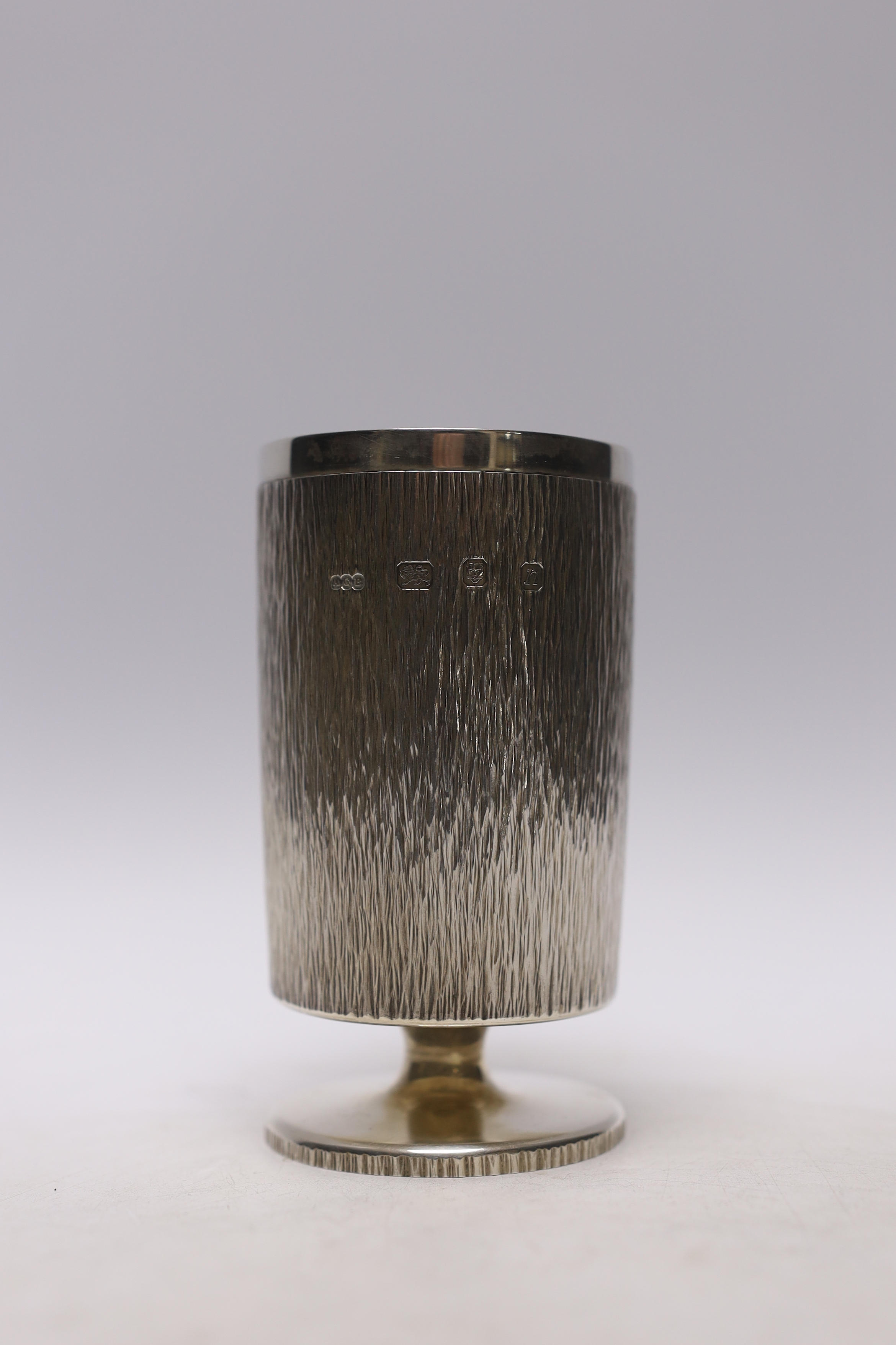 An Elizabeth II textured silver goblet by Adrian Gerald Benney, London, 1968, height 12.6cm, 11.4oz.